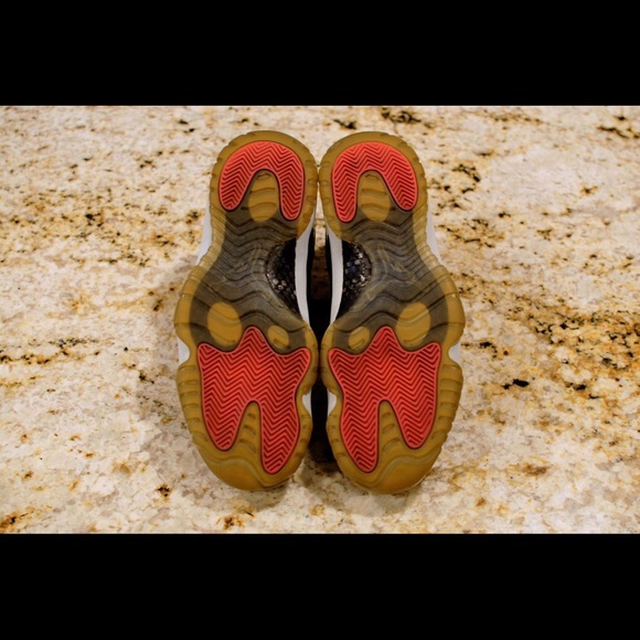 Air Jordan 11 Low “Infrared” - Picture 4 of 6